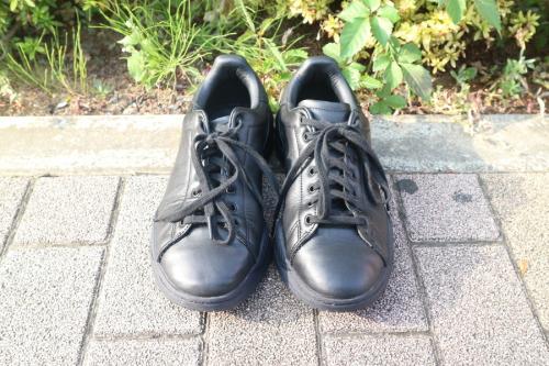 adidasのアディダス