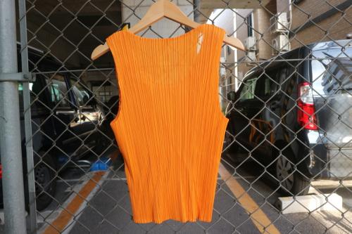 プリーツプリーズのプリーツシャツ　プリーツスカート