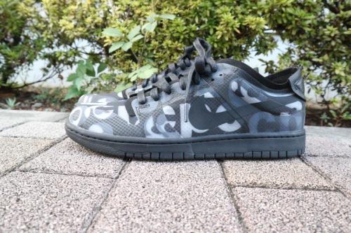 コムデギャルソン × ナイキのWMNS DUNK LOW 'MONOGRAM PRINT'