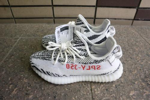 YEEZY BOOST350 V2の富士見台店