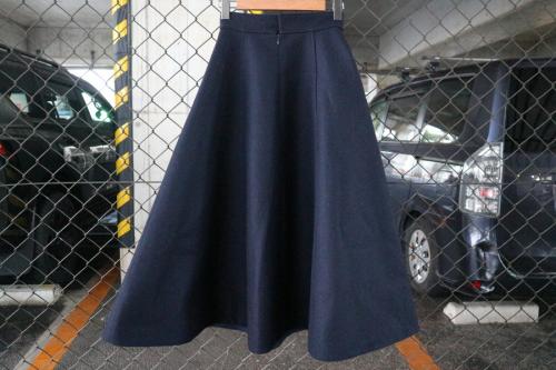 シートーキョーのウールフレアスカート