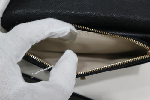 二つ折りフック長財布のシティウォレット