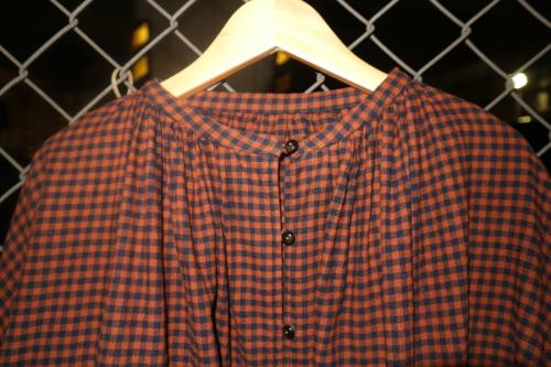 チェックギャザースモックの富士見台店