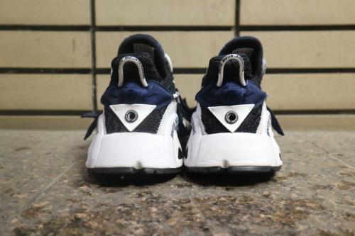 アディダス×ホワイトマウンテニアリングのLXCON