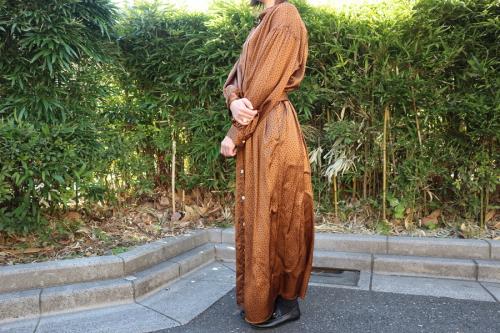 ア ピューピルのマキシ丈ドットワンピース