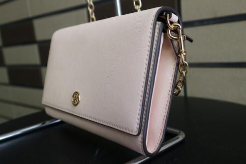 トリーバーチのROBINSON CHAIN WALLET
