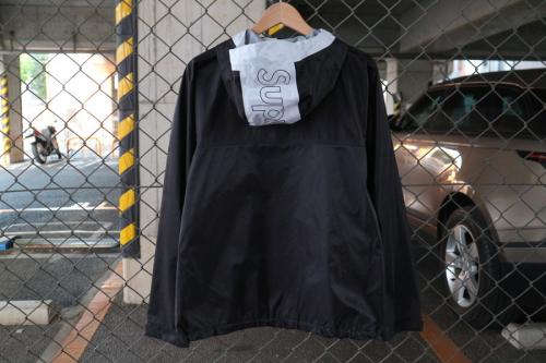 シュプリームのTaped Seam Jacket
