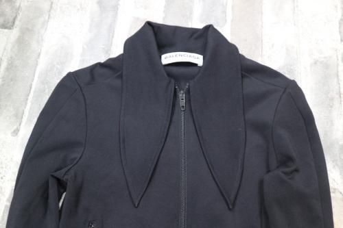 バレンシアガのスカーフカラージップアップジャケット