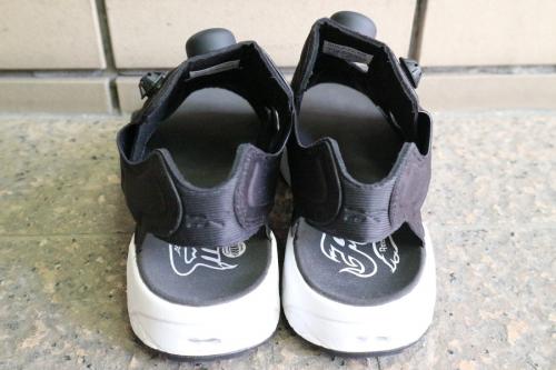 リーボックのINSTAPUMP FURY SANDAL