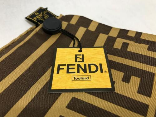 フェンディのズッカ柄スカーフ
