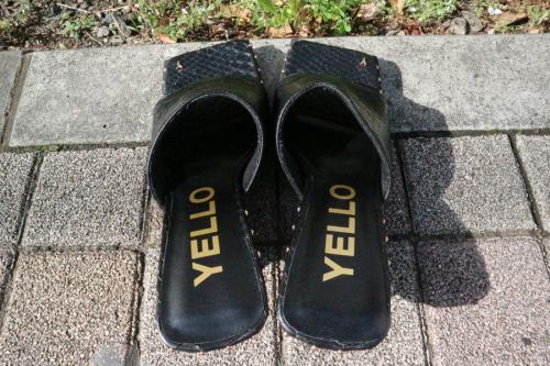 イエローのHAKU LOW WEDGE SANDALS