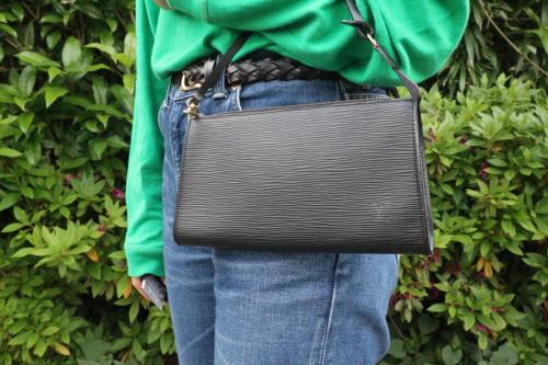 ルイ ヴィトン　のエピ ポシェット アクセソワール