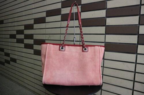 シャネルのドーヴィル チェーン トートバッグ