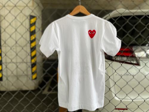 プレイ コムデギャルソン×ザノースフェイスのコラボハートプリントTシャツ