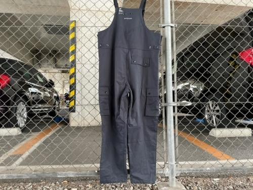 ナイキのスウォッシュオーバーオールズ