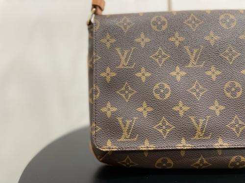 LOUIS VUITTON 　のルイ ヴィトン　