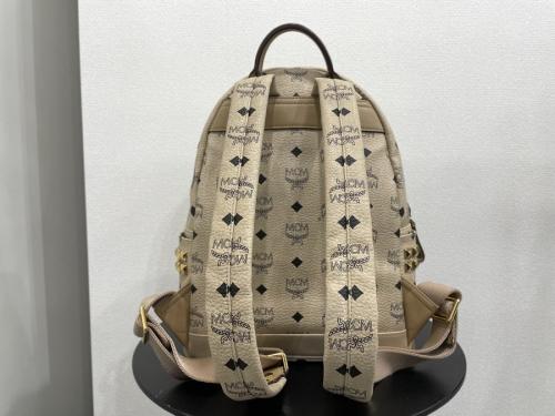 エムシーエムのサイドスタッズリュックサック