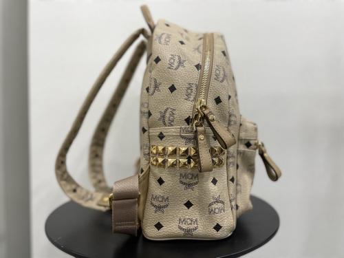 サイドスタッズリュックサックの富士見台店