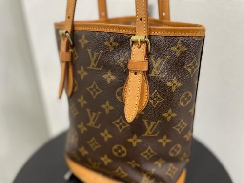 LOUIS VUITTONのルイ ヴィトン