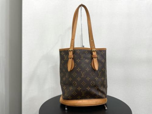 ルイ ヴィトンのショルダーバッグ