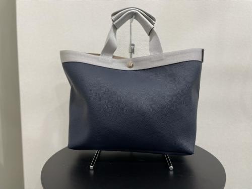 エルベシャプリエのGPライン リュクススクエアトート M