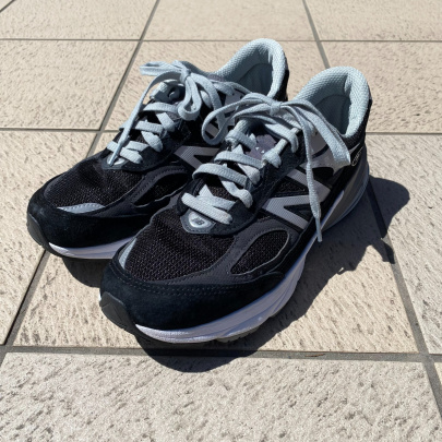 「スニーカーのNEW BALANCE 」