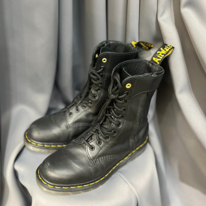 「ドメスティックブランドのDr. Martens×yohji yamamoto 」