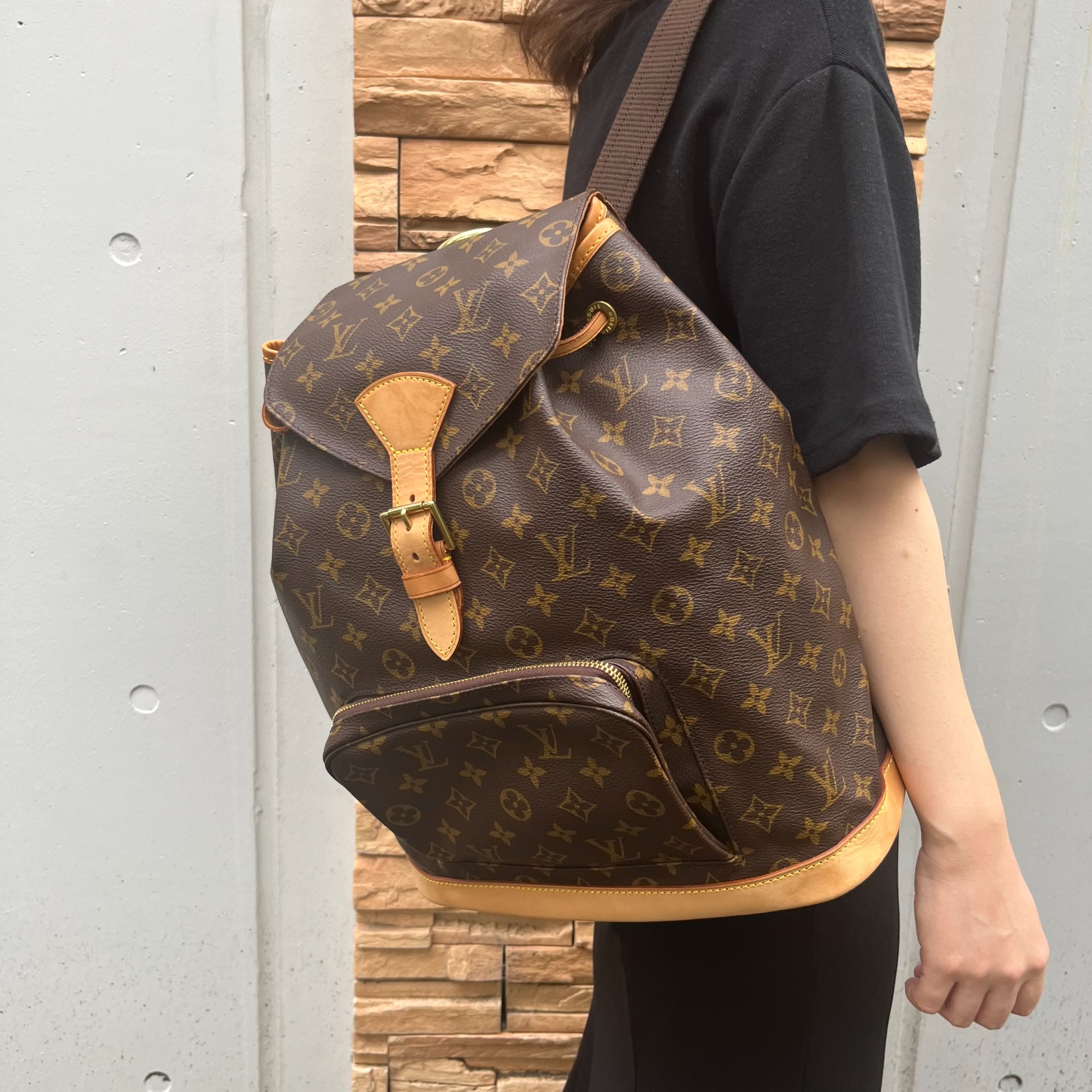 人気ラグジュアリーブランド【LOUIS VUITTON/ルイ・ヴィトン】より