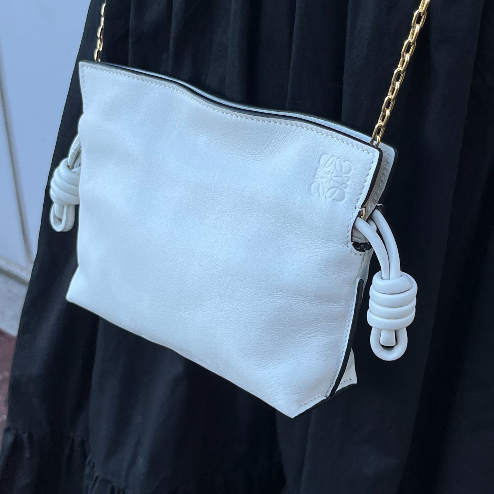 人気ラグジュアリーブランド【LOEWE/ロエベ】よりフラメンコクラッチ 