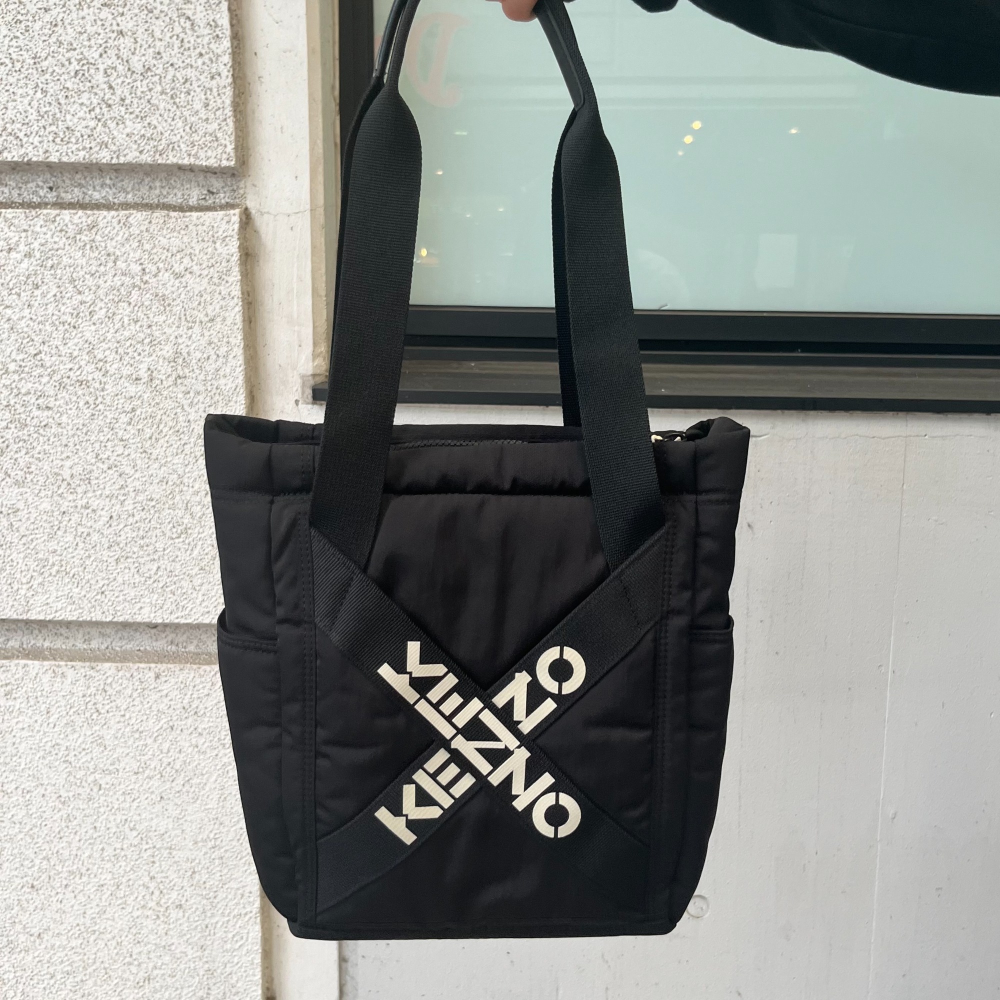 人気ラグジュアリーブランド【KENZO/ケンゾー】よりロゴスポーツバッグ