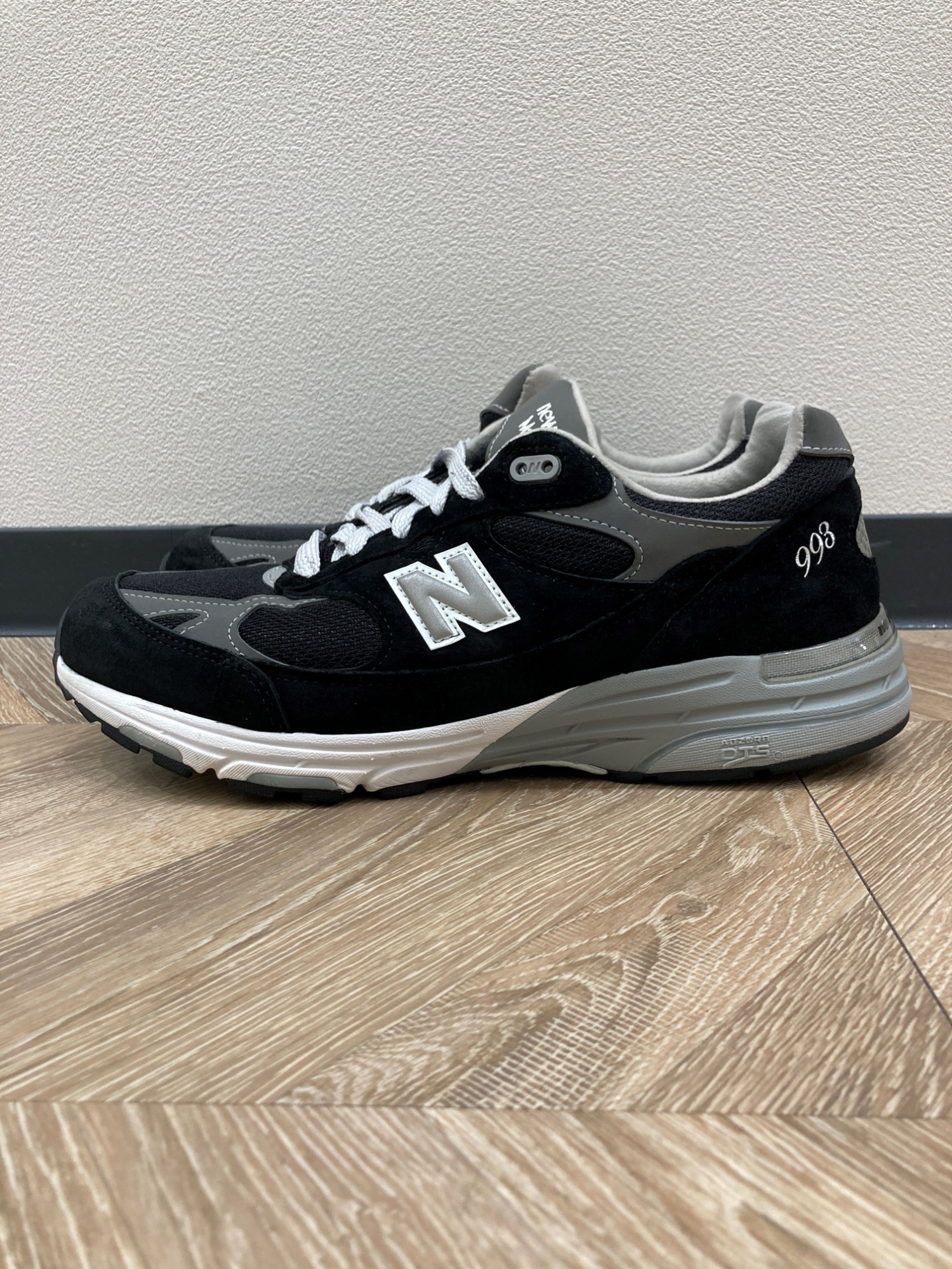 人気アウトドアブランド 【NEW BALANCE/(ニューバランス)】より