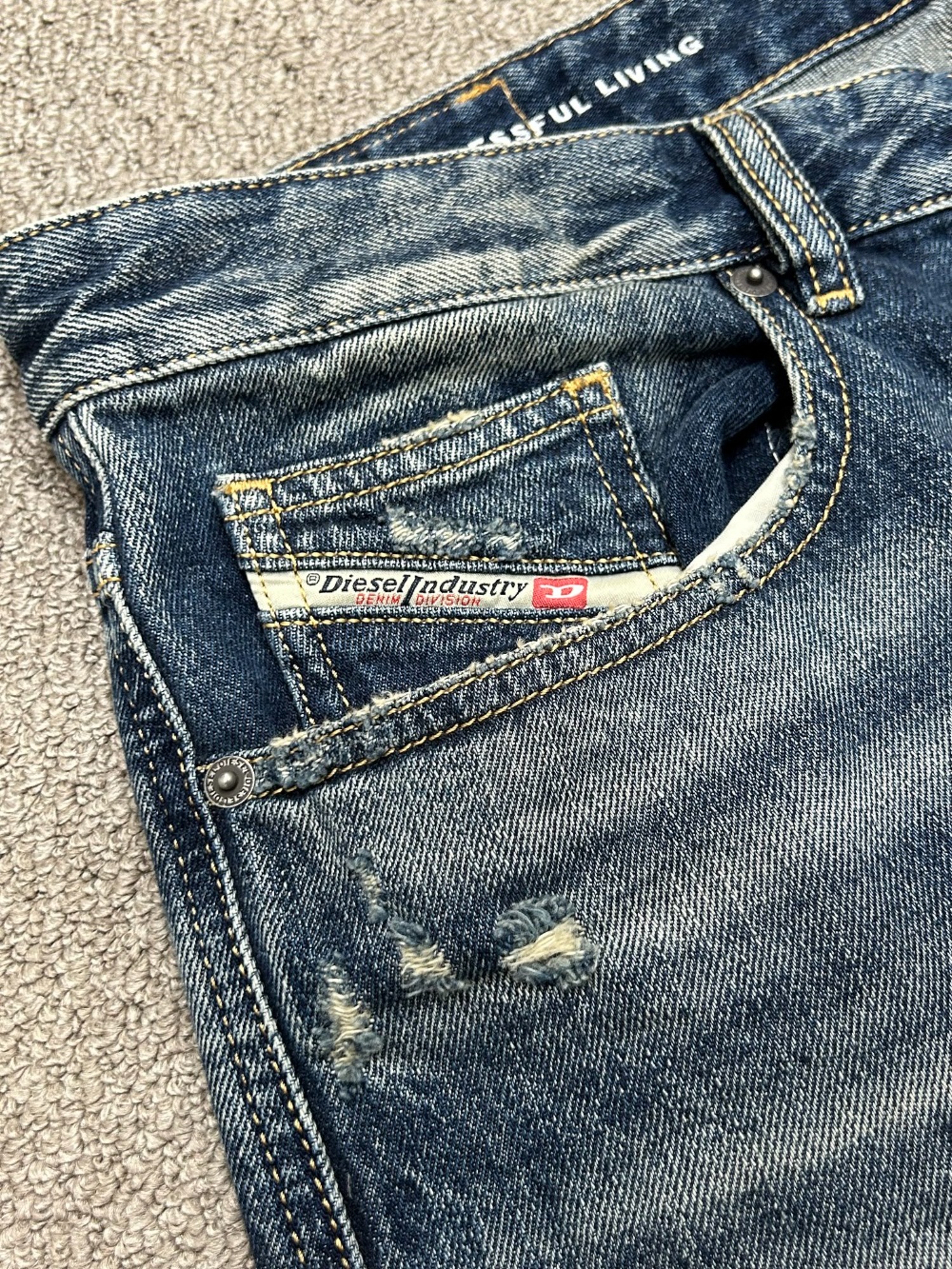 DIESEL/ディーゼル】D-RISE 09J95 ストレートジーンズを買取入荷いたし
