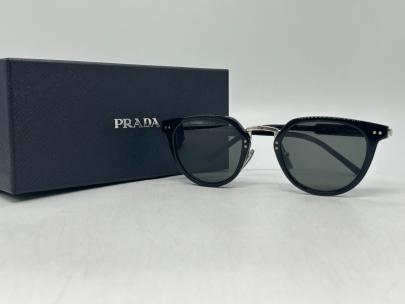 「ラグジュアリーブランドのPRADA 」