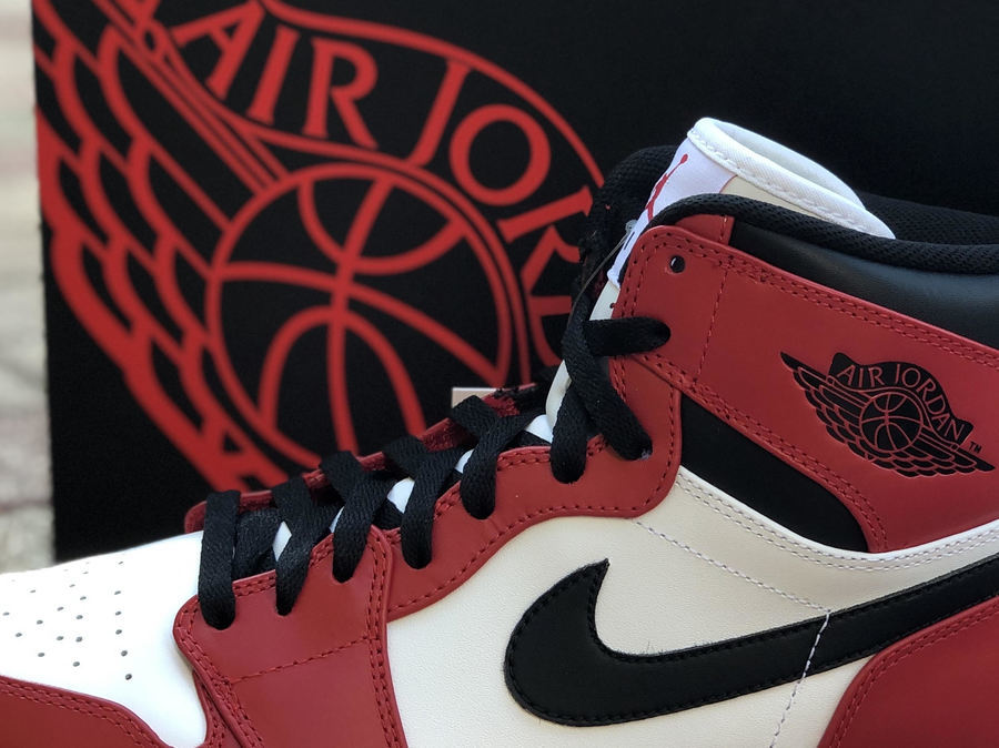 NIKE 2013 AIR JORDAN1 RETRO HIGH CHICAGO