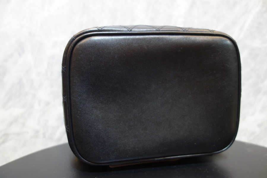 CHANEL/シャネル】バニティバッグ・ビコローレ入荷致しました CHANEL/シャネル】バニティバッグ・ビコローレ入荷致しました