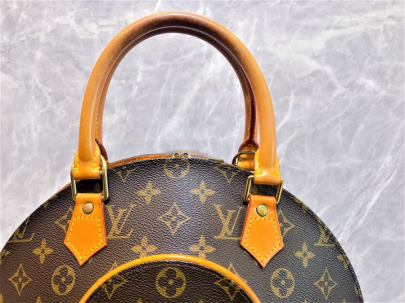 「ラグジュアリーブランドのLOUIS VUITTON 　 」