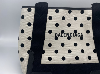 「ラグジュアリーブランドのBALENCIAGA 」