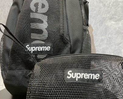 「ストリートブランドのSUPREME 」