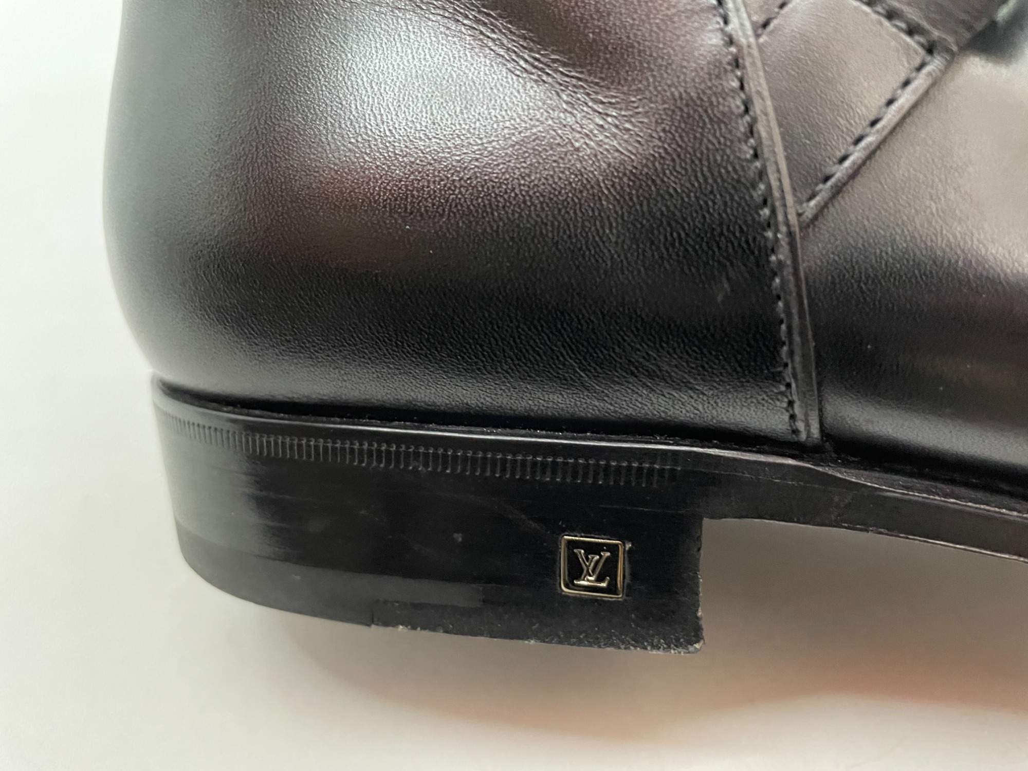 LOUIS VUITTON /ルイ ヴィトン】よりレザーバックルショートブーツが