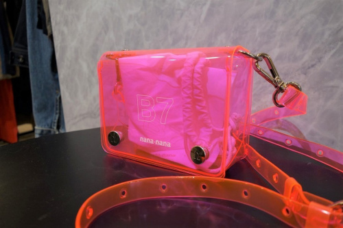 ナナナナのクリアバッグ