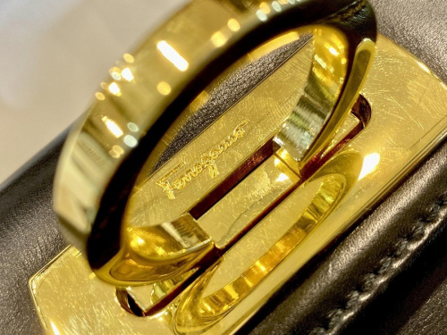 サルヴァトーレ フェラガモのガンチーニ