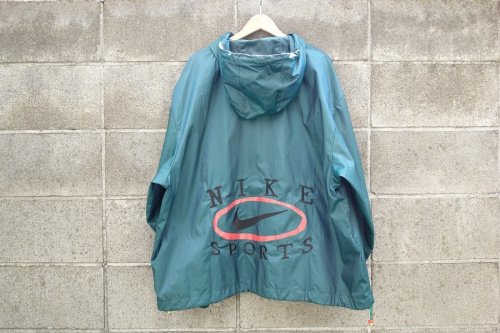 ナイキのアノラックパーカー