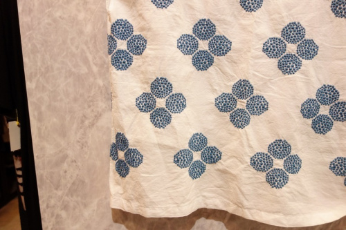 hana beads 刺繍入りノースリブラウスのレディース