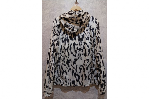 タトラスのナイロンジャケット