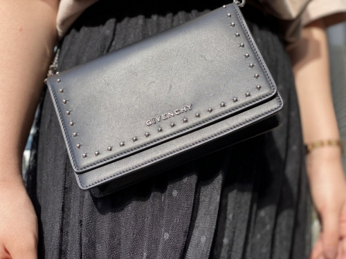 GIVENCHYのジバンシー