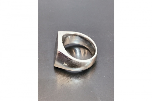 トムウッドのCushion Polished ring