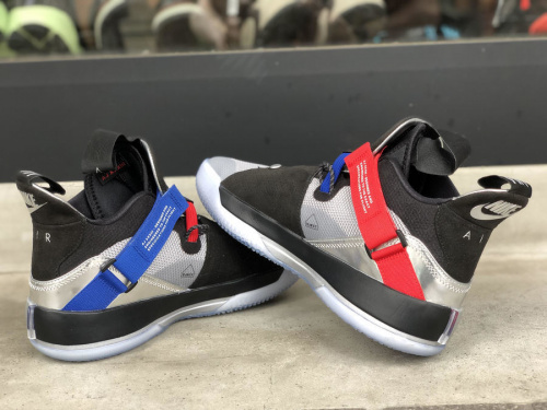 ナイキのAIR JORDAN 3 PF