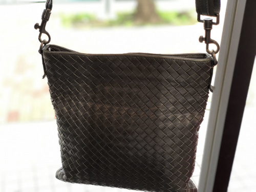 イントレチャート ショルダーバッグのメンズ