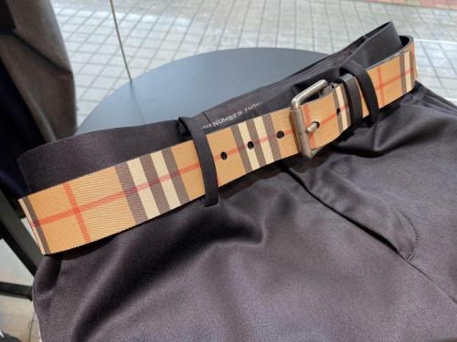 バーバリーのBURBERRY LONDON