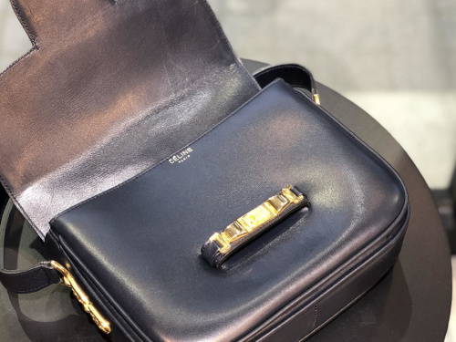 セリーヌのワンショルダーバッグ